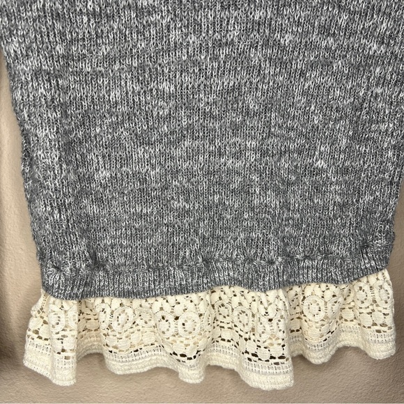 XS Hollister Grey Knit Long Sleeve Top Sweater Ivory  Lace  Boho Cotton - Picture 6 of 9